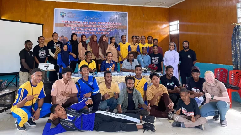 Foto bersama Narasumber dari Klinik Santo Rafael, Yayasan Yapkema dan peserta sosialisasi. (ist)