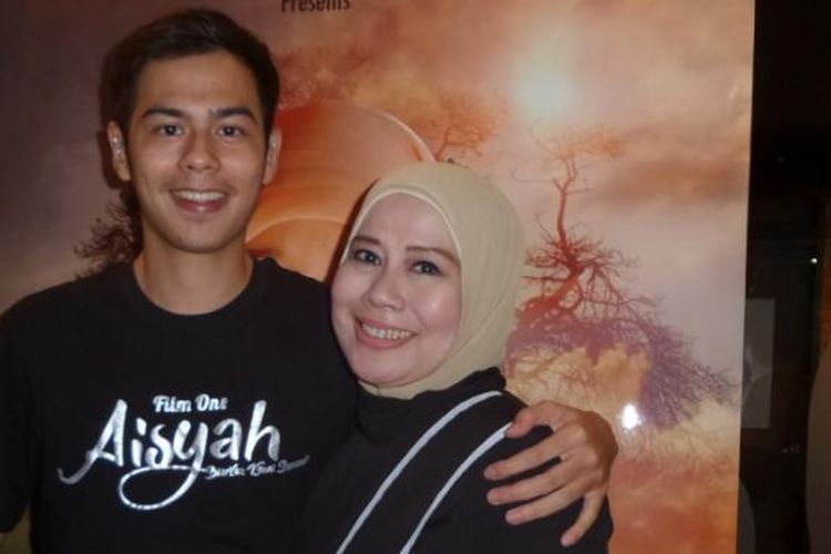 Dewi Yull akan Melayat Ray Sahetapy bersama Sang Anak