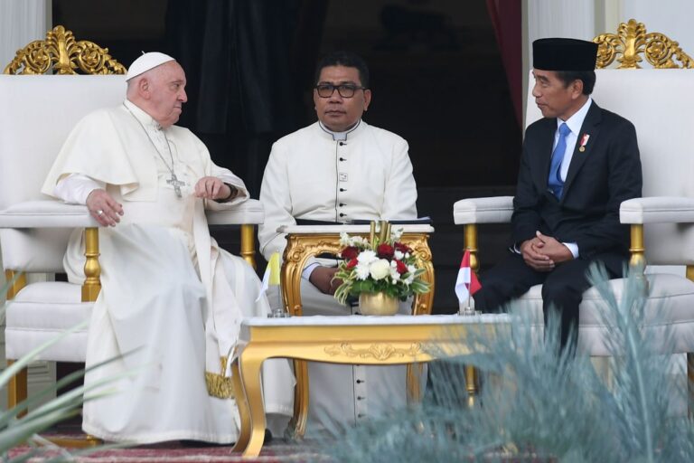 Teks Foto : Paus Fransiskus dan Jokowi. (ist)