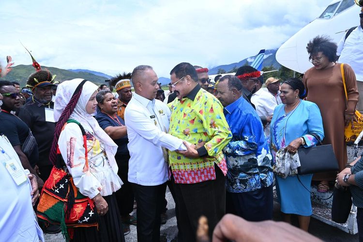 Masyarakat Papua Pegunungan, Minta Gubenurnya Segera Dilantik