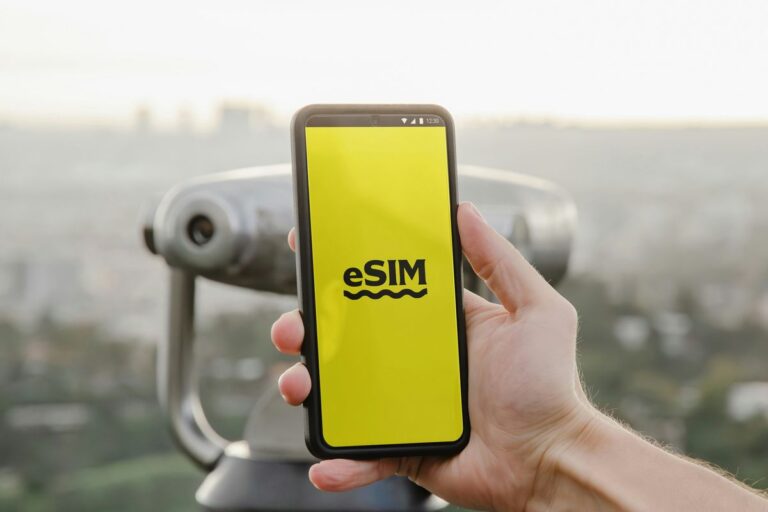 Begini Cara Aktifkan E-SIM Indosat di HP Android dan iPhone