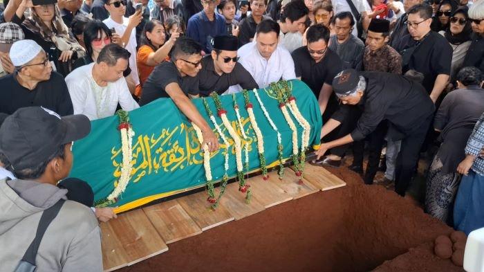 Suasana Pemakaman Ray Sahetapy. (ist)