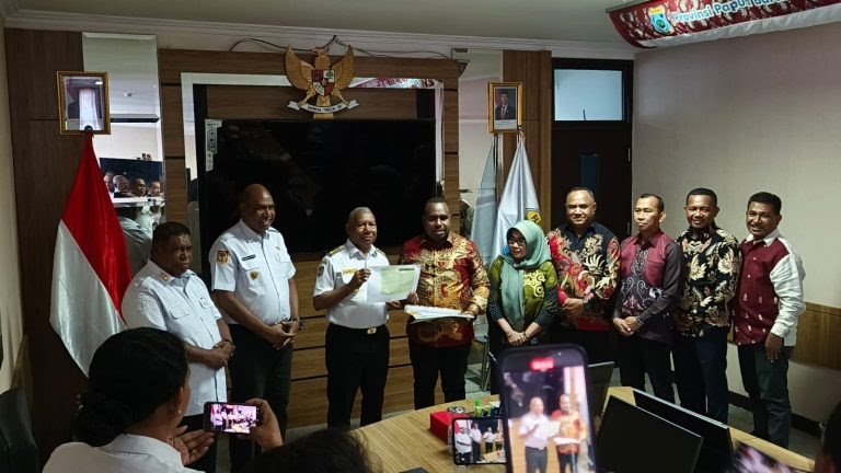 Bawaslu Papua Barat Kembalikan Sisa Dana Hibah Pilkada 2024 Senilai Rp27,250 Miliar