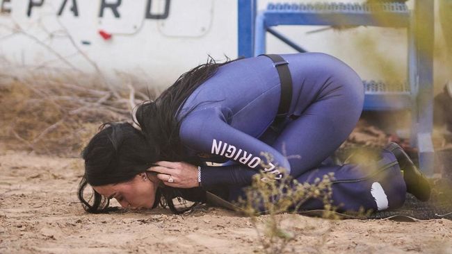 Kembali dari Misi Luar Angkasa, Katy Perry Langsung ‘Sujud Syukur’