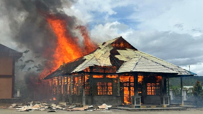Aula Kantor Bupati Dogiyai Ludes Terbakar. (ist)