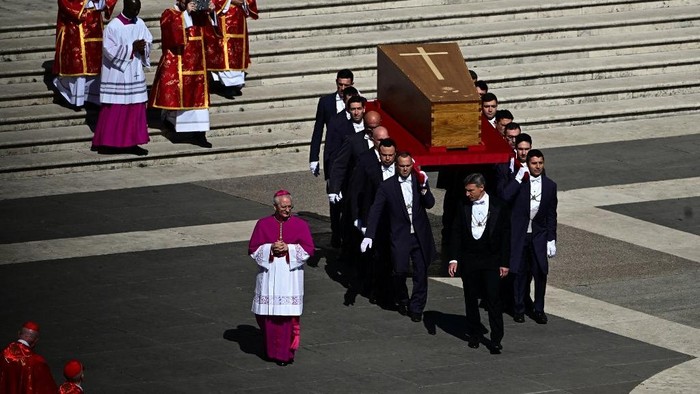 Teks Foto : Peti jenazah Paus Fransiskus. (ist)