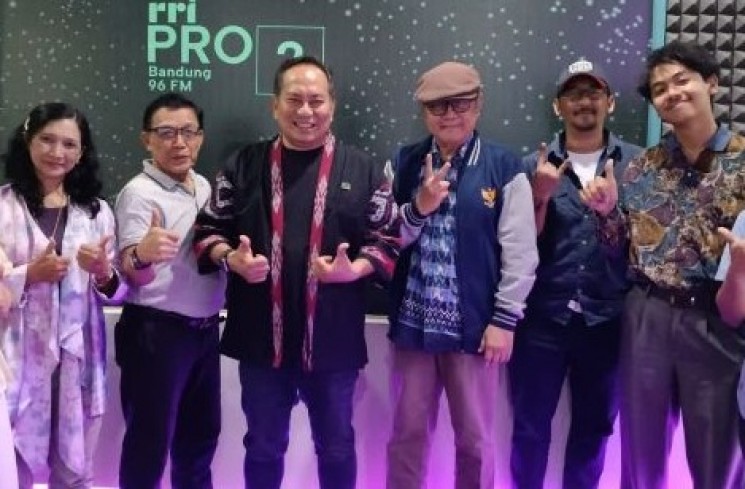 Teks Foto : Yan Widjaya, Ketua Umum YDFI dan Lainnya. (ist)