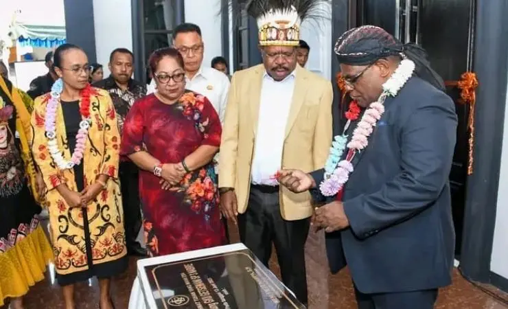 Teks Foto: Gubernur Papua Tengah Resmikan Gedung Gereja GKII Getsemani di Nabire. (ist)