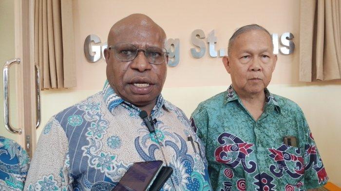 Wakil Direktur Umum RSDH dan Dr. drg. Aloysius Giyai, M.Kes. (ist)