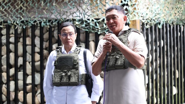 Menteri Pertahanan Sjafrie Sjamsoeddin bersama Menteri Keuangan Sri Mulyani Indrawati melakukan kunjungan kerja ke Papua. (ist)