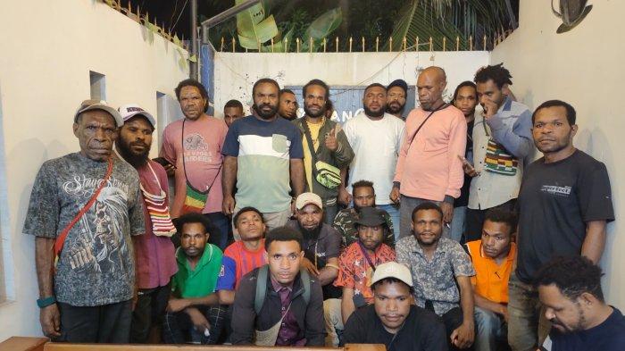 Teks Foto : Komunitas Masyarakat Suku Yali dan Mek. (ist)