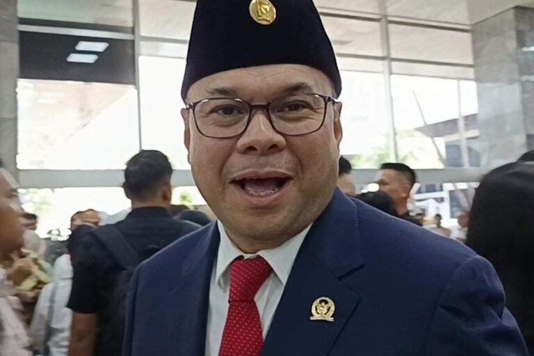 Teks Foto: Romy Soekarno. (ist)
