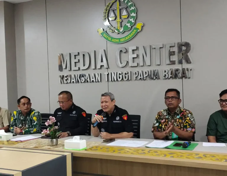 Teks Foto: Kajati Papua Barat soal dugaan korupsi proyek pembangunan SMK Kehutanan di Sorong. (ist)