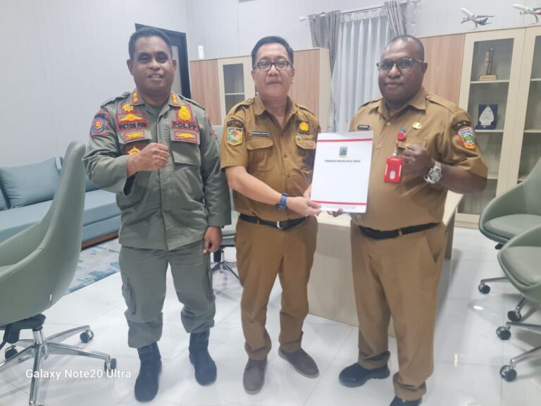 Teks Foto: Kepala Dinas Pemadam Kebakaran, Badan Penanggulangan Bencana dan Satuan Polisi Pamong Praja Provinsi Papua Tengah. (ist)