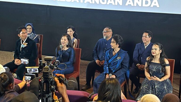 Teks Foto: Adhisty Zara dan para pemain film 'Bertaut Rindu'. (ist)
