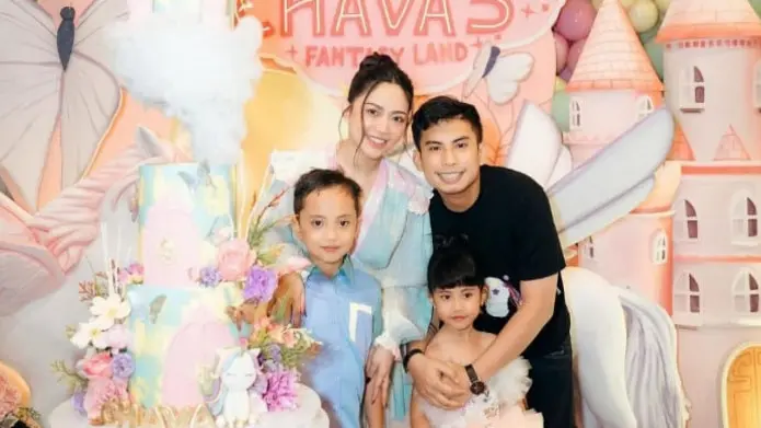 Rachel Vennya, kedua anaknya dan mantan suaminya. (ist)