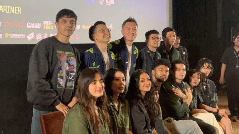 Teks Foto: Omara Esteghlal dan Para Pemain Film 'Tinggal Meninggal'. (ist)