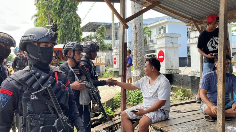 Teks Foto: Satbrimob Polda Papua Barat. (ist)