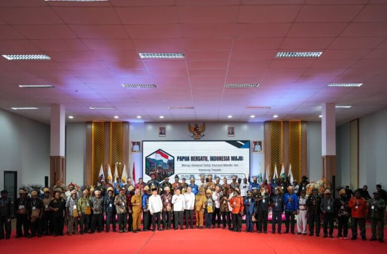 Teks Foto: Pemerintah Perkuat Kehadiran di Papua Lewat MBG hingga Bansos. (ist)