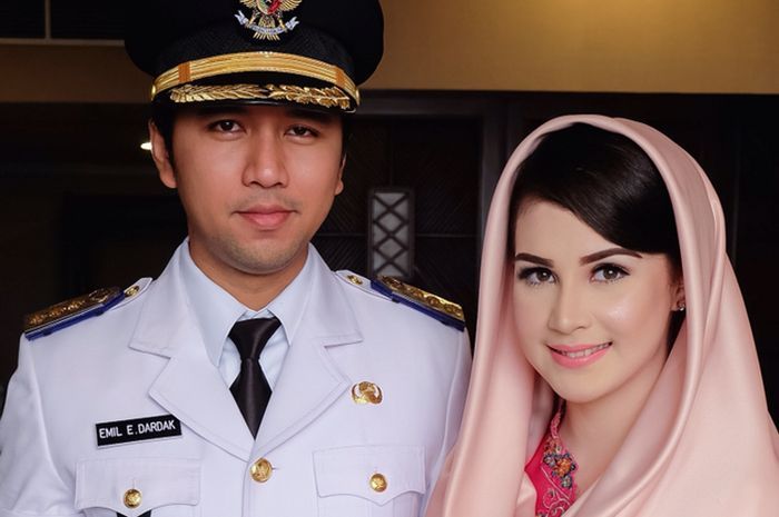 Teks Foto: Arumi Bachsin dan Emil Elestianto Dardak. (ist)