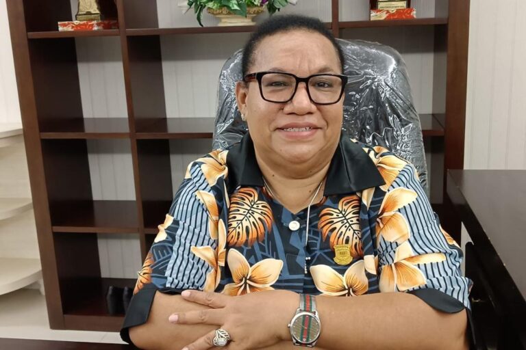 Teks Foto: Wakil Ketua I DPR Papua, Herlin Beatrix Monim. (ist)