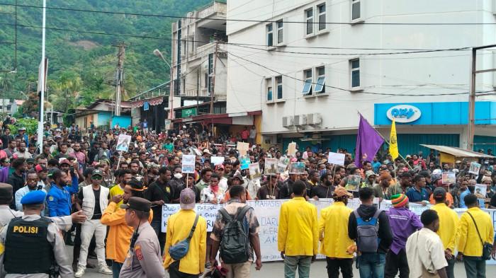 Teks Foto: Mahasiswa di Jayapura melakukan demonstrasi. (ist)