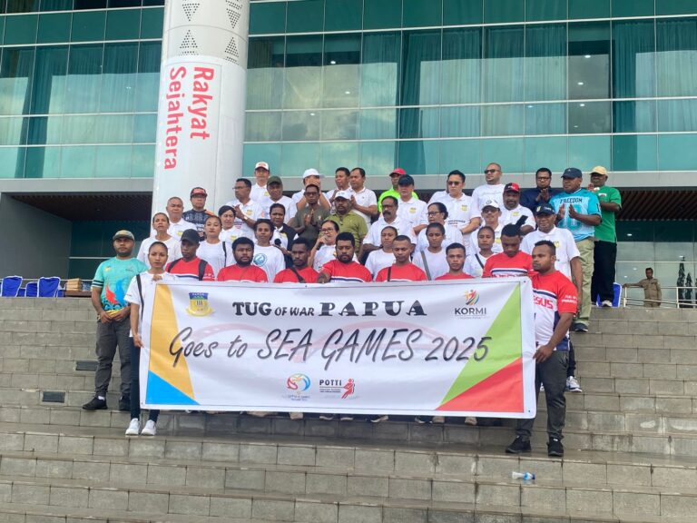 Teks Foto: Atlet Tarik Tambang Papua. (ist)