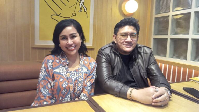 Teks Foto: Ratu Meta dan Kuasa Hukumnya, Machi Achmad. (ist)