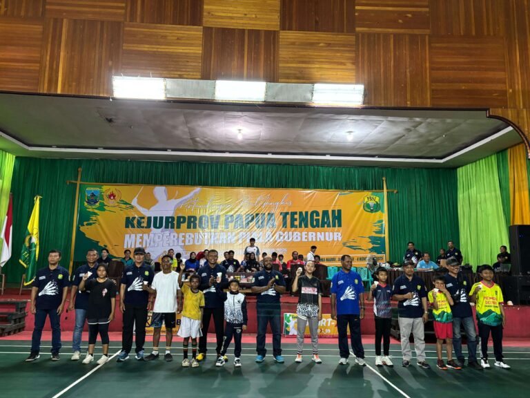 Teks Foto: Pembukaan Kejuaraan Provinsi (Kejurprov) Bulutangkis Papua Tengah 2025. (ist)