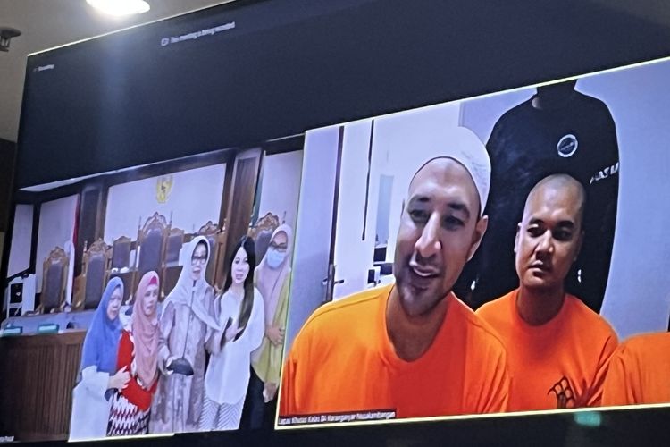 Teks Foto: Ammar Zoni jalani sidang secara online. (ist)