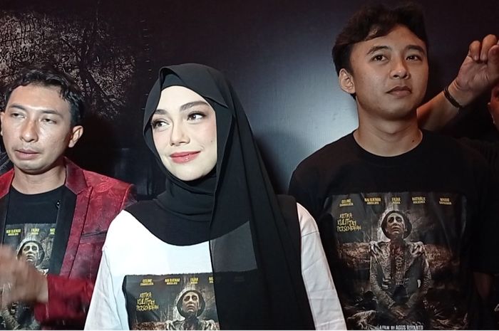 Teks Foto: Celine Evangelista dan Para Pemain Film 'Danyang Wingit Jumat Kliwon'. (ist)