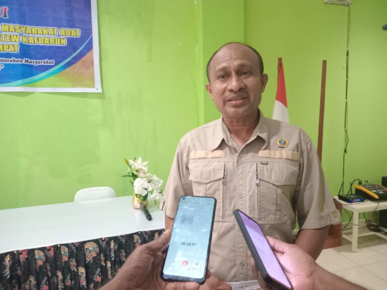 Teks Foto: Ketua Pokja Adat MRP Papua Barat Daya, Mesak Mambraku. (ist)