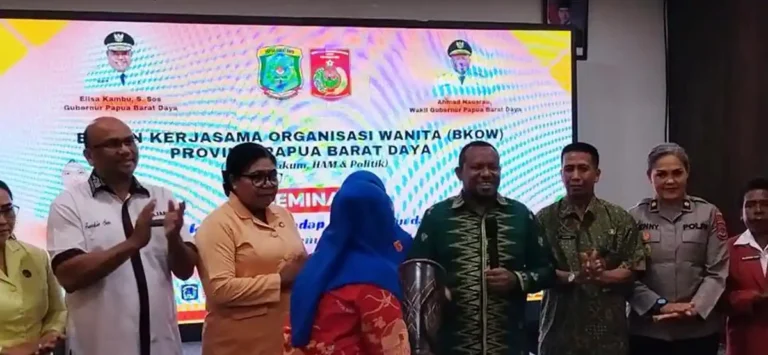 Teks Foto: Wakil Gubernur Papua Barat Daya, Ahmad Nausrau (empat dari kanan). (ist)