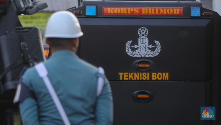Teks Foto: Mobil Teknisi BOM Siaga di SMAN 72 Jakarta. (ist)