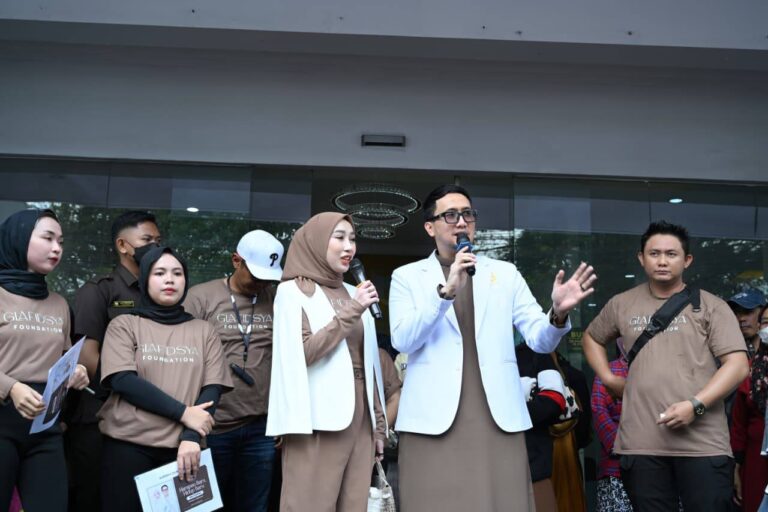 Teks Foto: Dokter Reza Gladys dan lainnya. (ist)