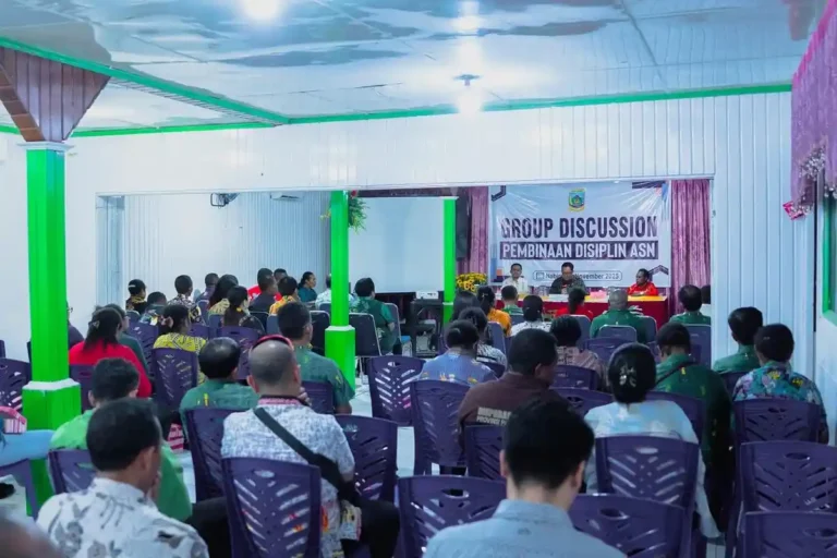 Teks Foto: Para kepala dinas se-Papua Tengah saat mengikuti FGD yang dilaksanakan pemprov, di Resto Selera, Jalan Pemuda, Nabire. (ist)