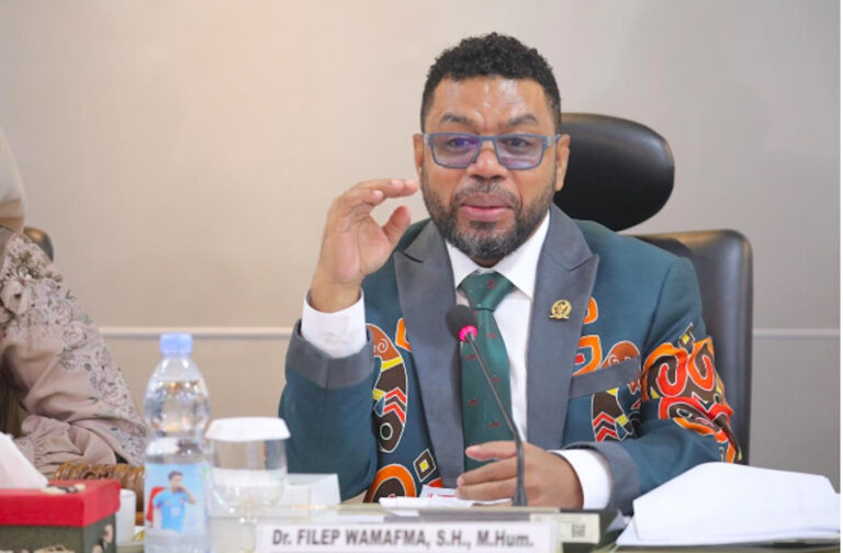 Teks Foto: Senator atau anggota DPD RI dari Provinsi Papua Barat Dr. Filep Wamafma sekaligus Sekretaris for MPR RI. (ist)