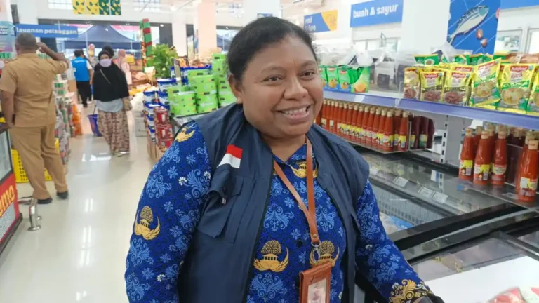 Teks Foto: Kepala Balai POM Manokwari Papua Barat, Agustince Werimon. (ist)