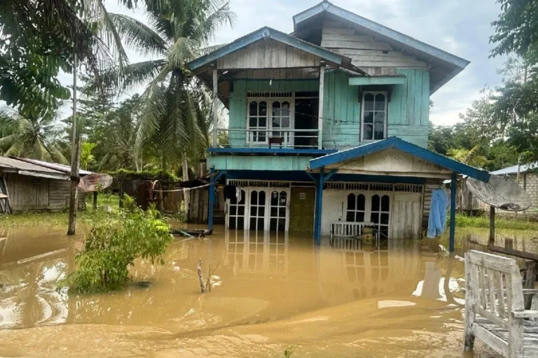 Teks Foto: Banjir melanda berbagai kawasan di Keerom. (Dok Polres Keerom).