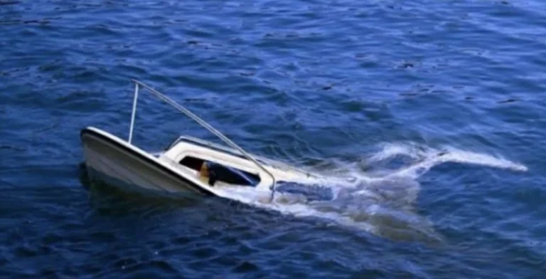 Teks Foto: Ilustrasi perahu tenggelam. (ist)