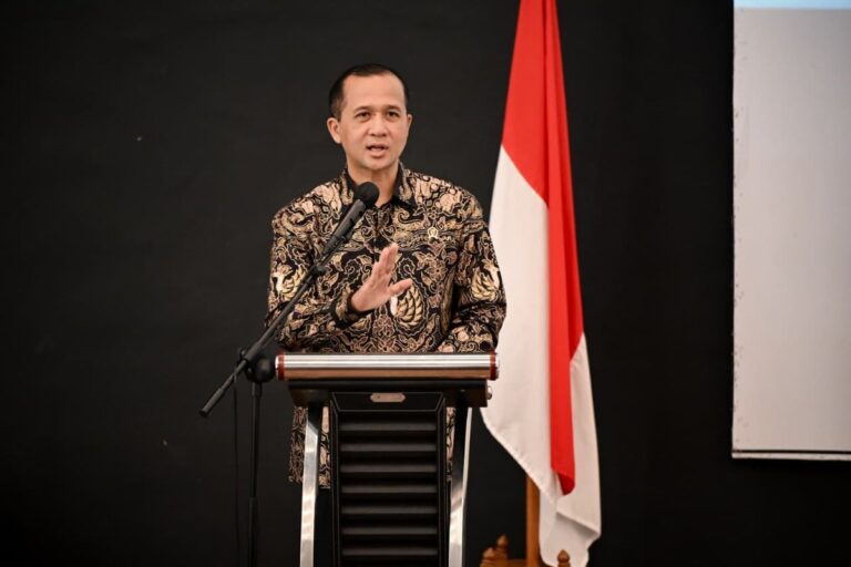 Teks Foto: Menteri Transmigrasi (Mentrans), M Iftitah Sulaiman Suryanagara. (ist)