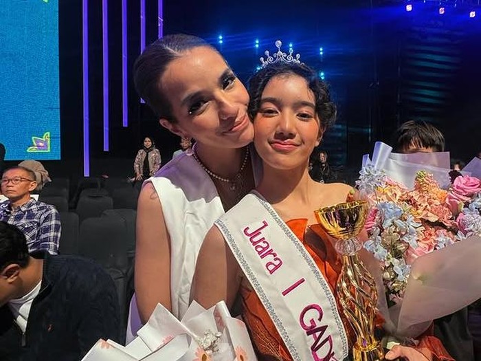 Teks Foto: Putri Sheila Marcia dan Anji, Leticia Joseph. (ist)