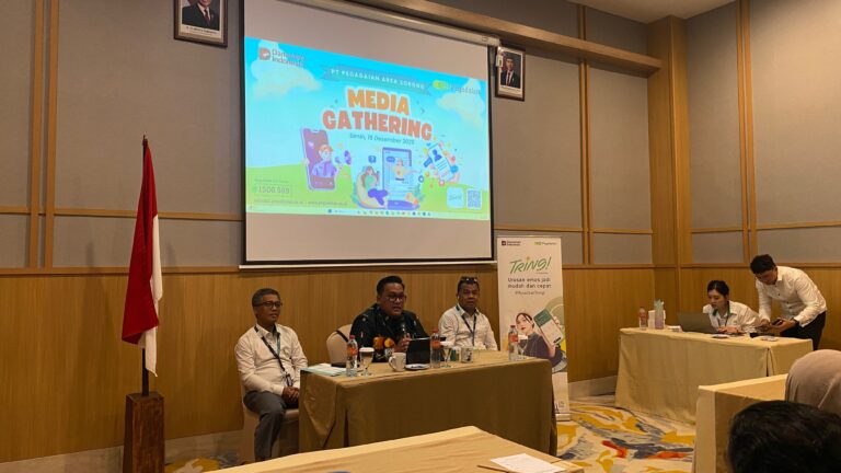 Teks Foto: PT Pegadaian Area Sorong saat memberikan presentasi. (ist)