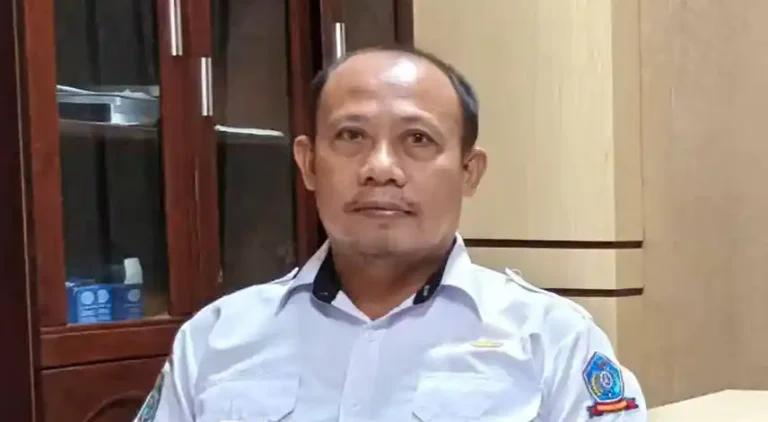 Teks Foto: Kepala Bagian Pengadaan Barang dan Jasa (PBJ) Setda Sorong Selatan, Julianus Palayukan. (ist)