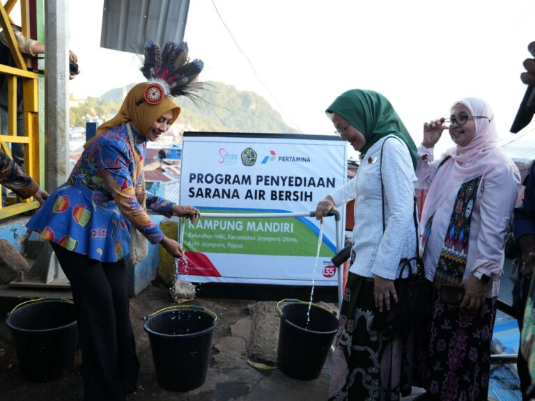 Teks Foto: Peresmian sarana air bersih di salah satu lokasi di Jayapura yang diharapkan dapat meningkatkan kualitas hidup masyarakat setempat. (ist)