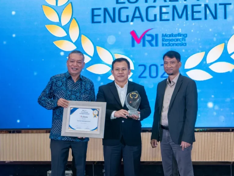 Teks Foto: Direktur Kepatuhan Bank Jakarta, Ateng Rivai dan lain sebagainya. (ist)