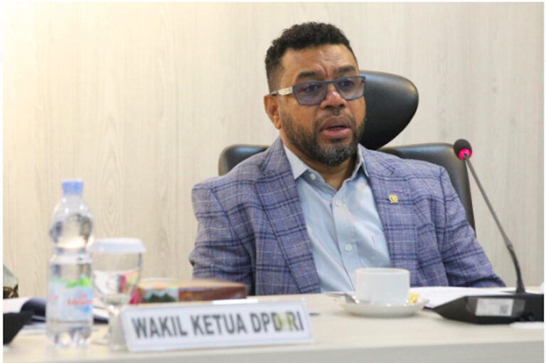 Teks Foto: Ketua Komite III DPD RI, Filep Wamafma. (ist)