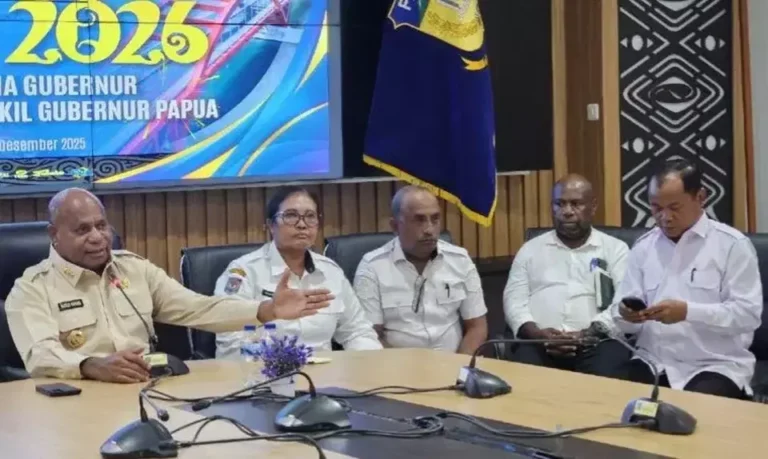 Teks Foto: Gubernur Papua, Mathius D Fakhiri dan lainnya. (ist)