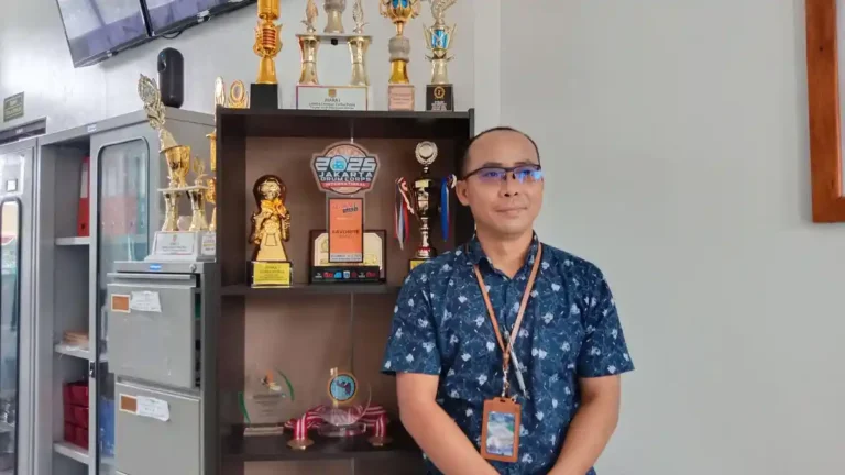 Teks Foto: Kepala Sekolah Taruna Papua (SATP) Mimika, Sonianto Kuddi. (ist)