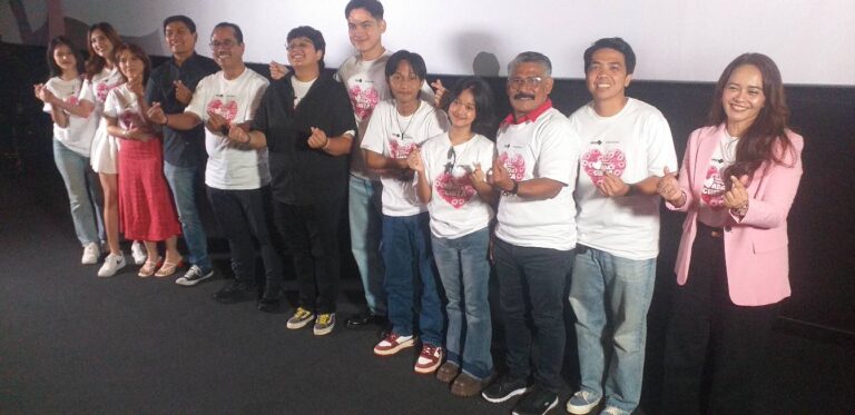 Teks Foto: Marsha Aruan, Arif Brata, Fajar Sadboy dan para pemain web series 'Yang Penting Ada Cinta'. (ist)